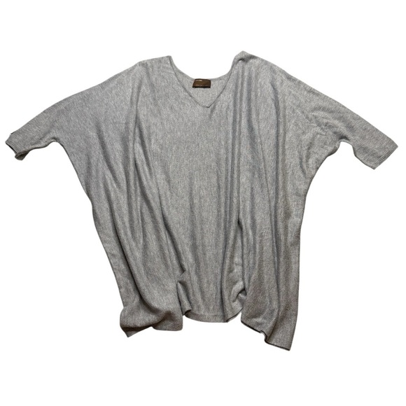 Kerisma Roslyn Top OS in Gray - Picture 1 of 3